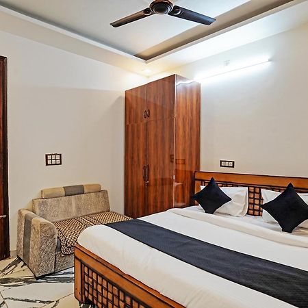 Play- Platinum Sector144 Couple Friendly Hotel Noida Buitenkant foto