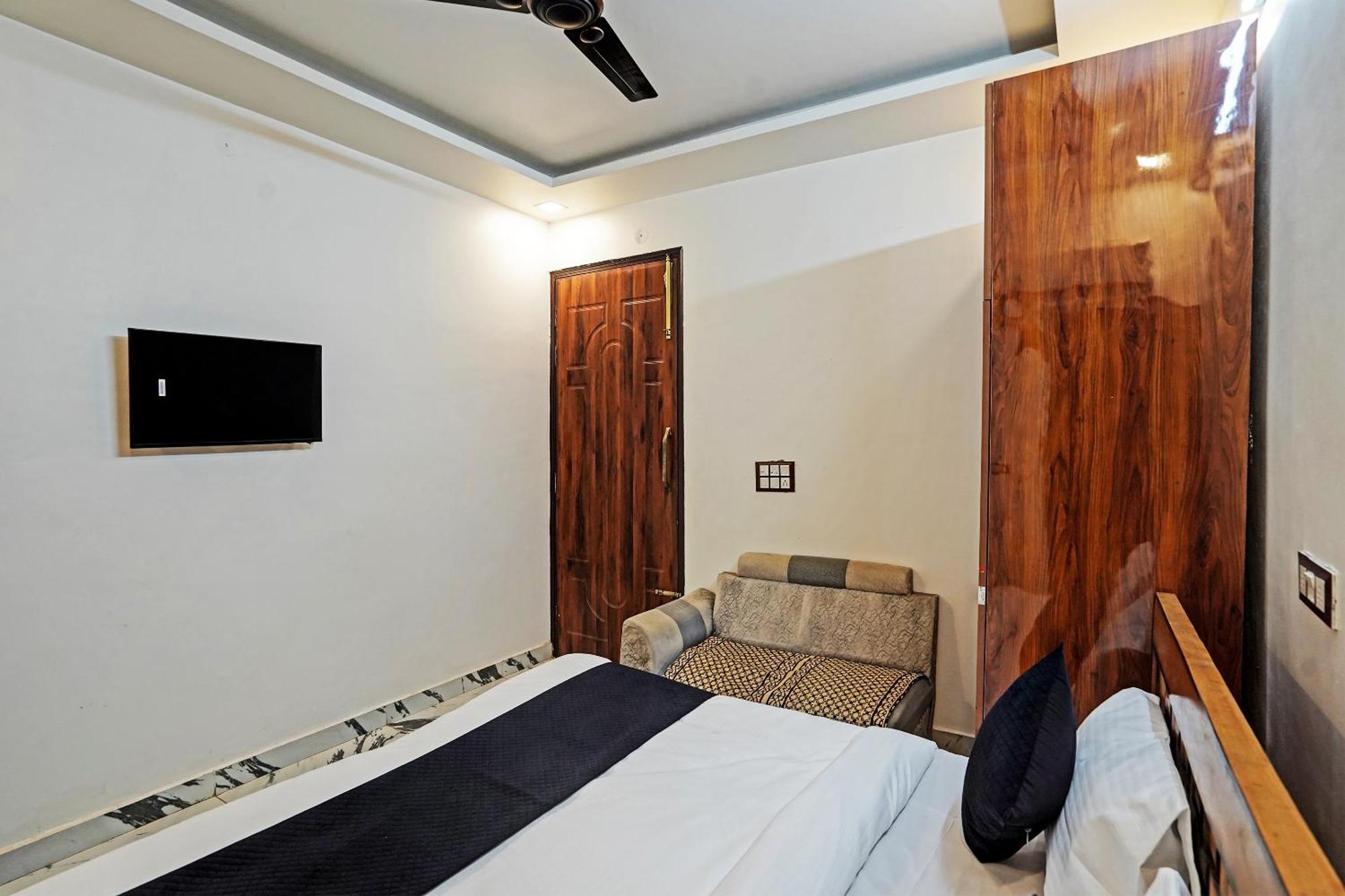 Play- Platinum Sector144 Couple Friendly Hotel Noida Buitenkant foto