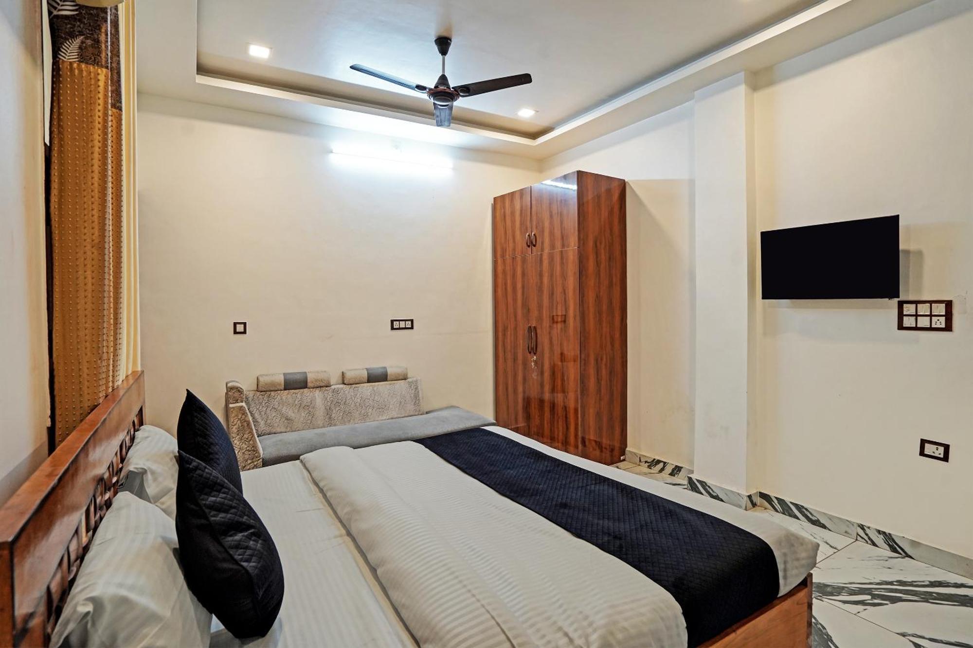 Play- Platinum Sector144 Couple Friendly Hotel Noida Buitenkant foto