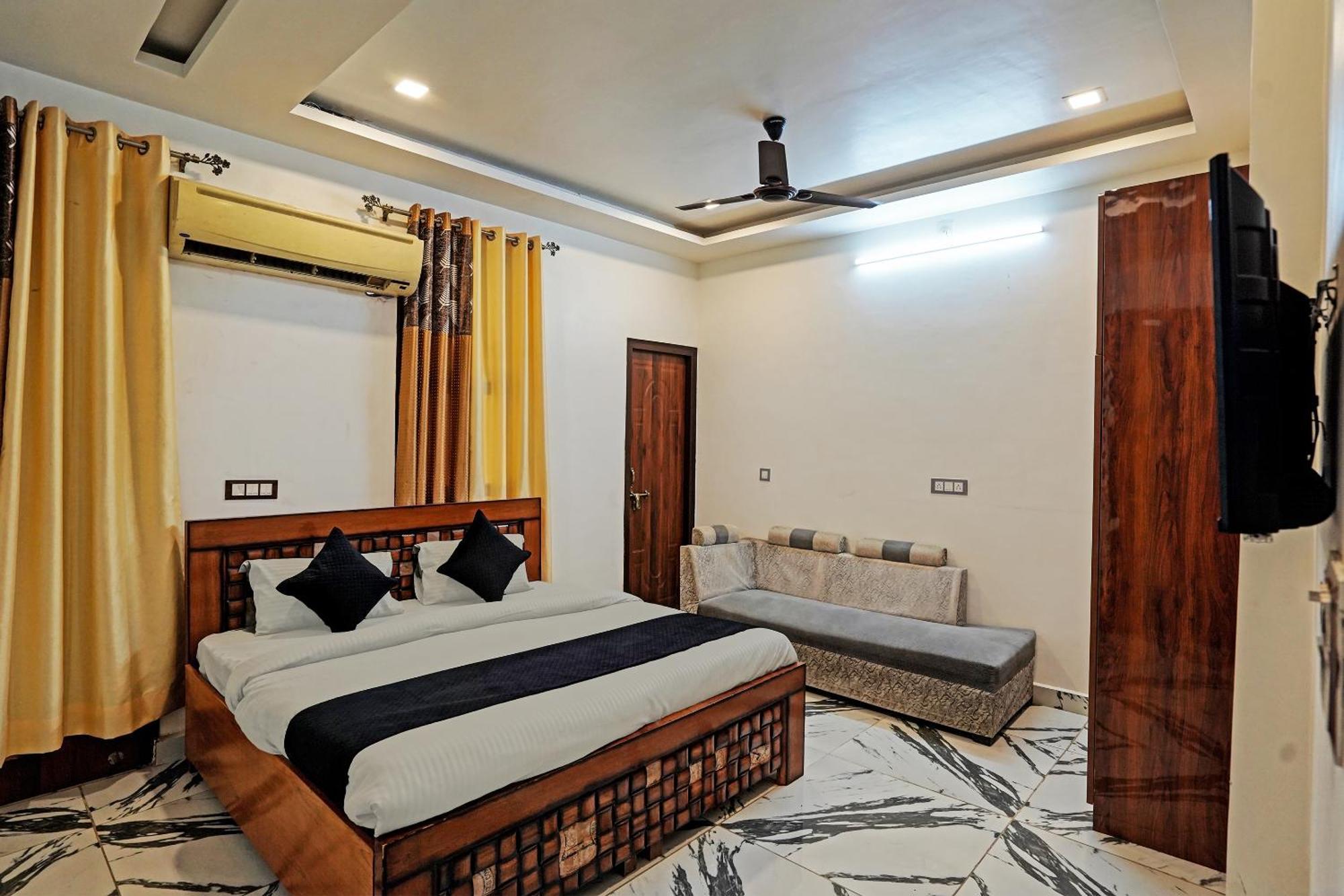 Play- Platinum Sector144 Couple Friendly Hotel Noida Buitenkant foto