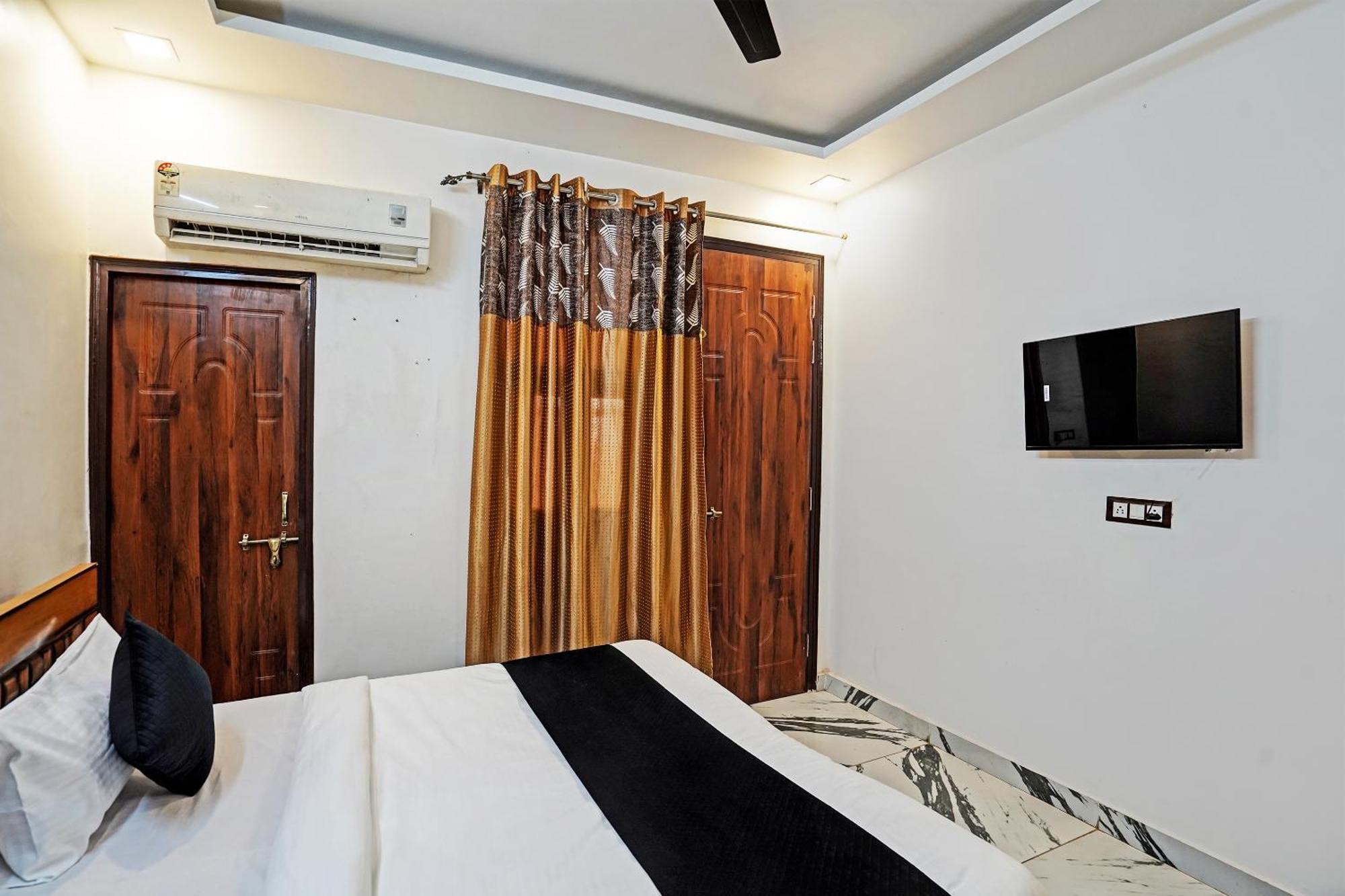 Play- Platinum Sector144 Couple Friendly Hotel Noida Buitenkant foto