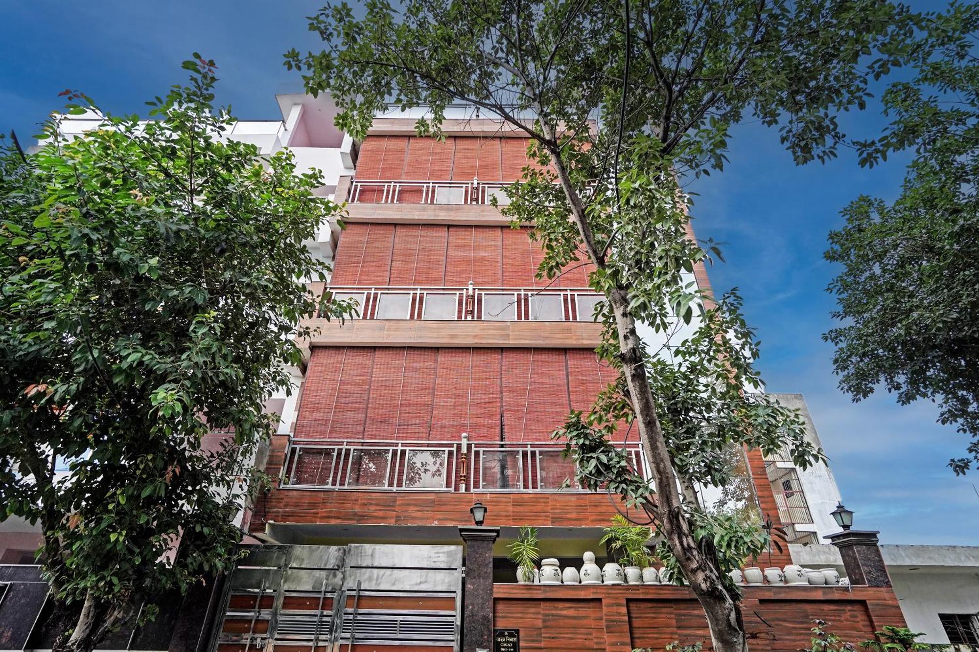 Play- Platinum Sector144 Couple Friendly Hotel Noida Buitenkant foto