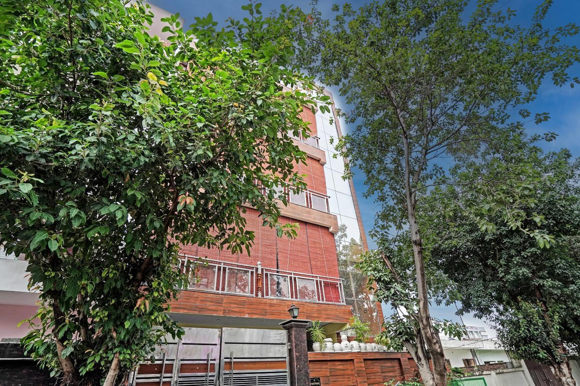 Play- Platinum Sector144 Couple Friendly Hotel Noida Buitenkant foto